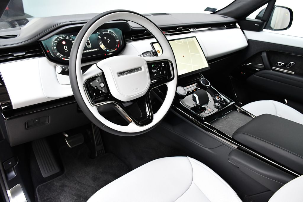 Range Rover Sport P530 FIRST EDITION AWD | nový model skladem | německé předváděcí auto | benzín 520 koní | luxusní SUV | auto ihned k předání | nákup online na AUTOiBUY.com
